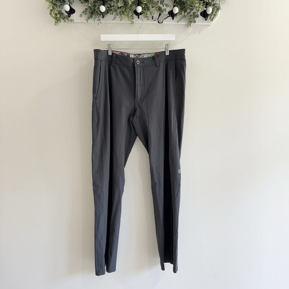 Lululemon Men’s Gray Striped Comic Book Waist Athletic Pants 38 SJ - Picture 2 of 4